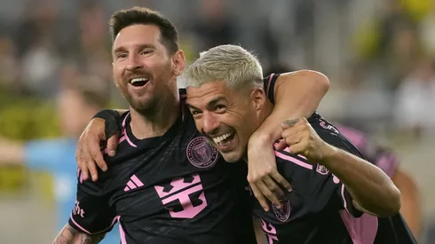 Messi y Suárez con la camiseta de Inter Miami.