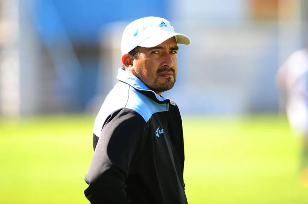 Acosta en su rol de director técnico.