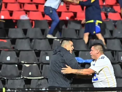 Riquelme se interpuso entre la barra de Boca y la Policía para frenar los incidentes