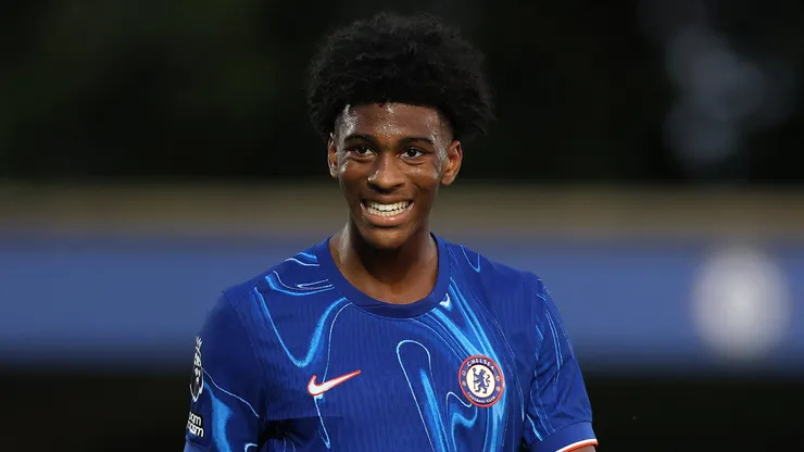 Josh Acheampong fue separado del plantel del Chelsea.
