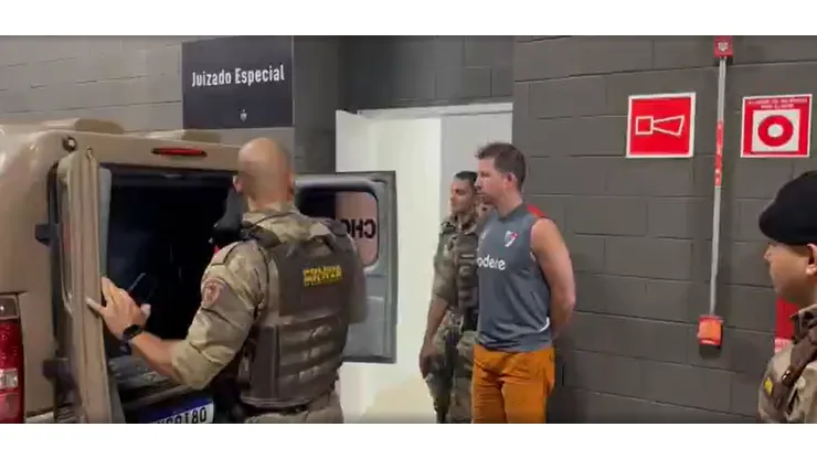 Un hincha de River fue detenido por realizar, presuntamente, gestos racistas contra la parcialidad del Galo.