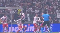 La polémica mano de González Pírez.