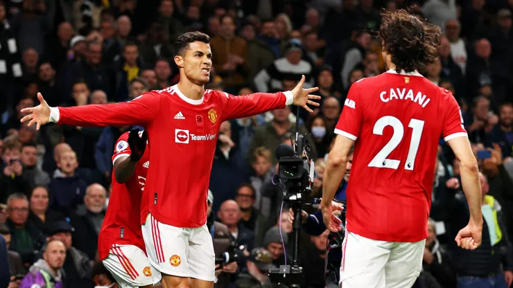 Edinson Cavani fue criticado en Inglaterra por no haber añadido a su ranking de genios del fútbol a Cristiano Ronaldo.