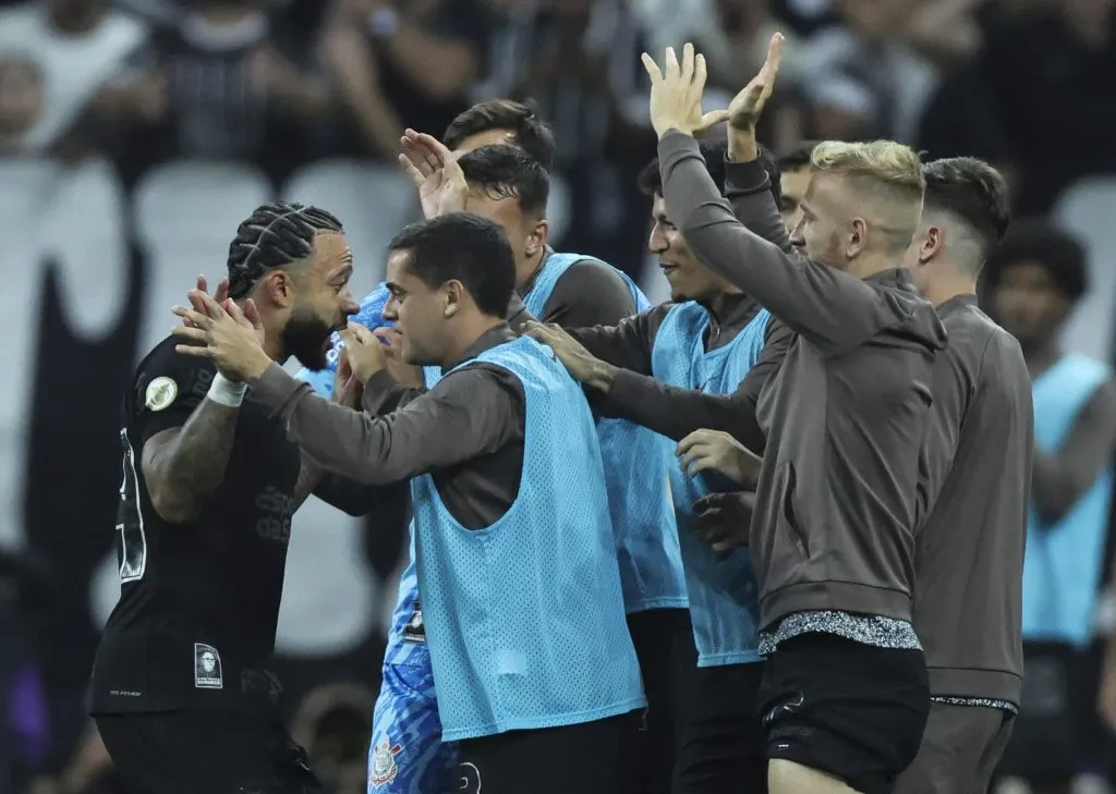 Memphis Depay llega encendido al duelo ante Racing.