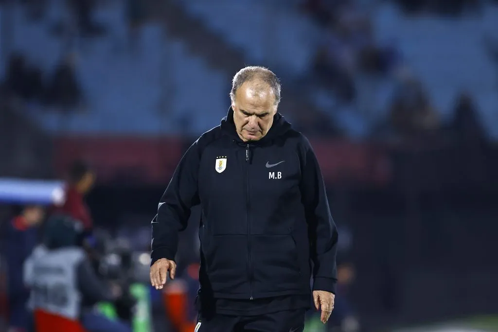 Marcelo Bielsa atraviesa el momento de mayor turbulencia al frente de Uruguay.