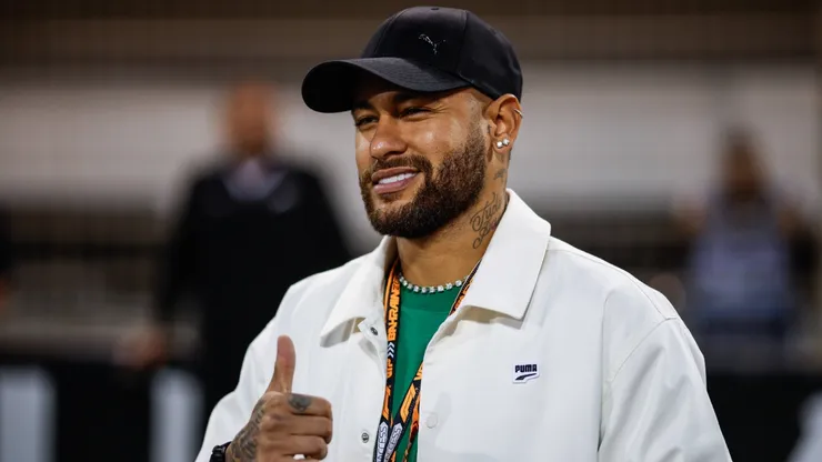 El padre de Neymar habló del futuro de su hijo.