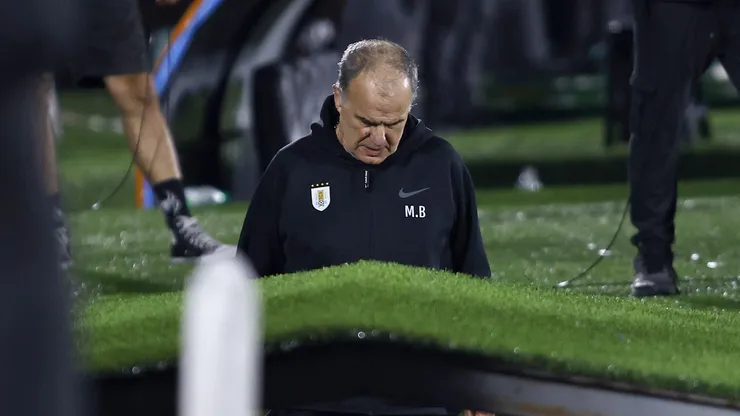 El presidente de la AUF fue contundente con el futuro de Marcelo Bielsa en la Selección de Uruguay: "Estamos todos locos"
