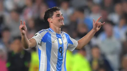 Los hinchas de la Selección Argentina criticaron a Simeone por la actuación de Julián Álvarez