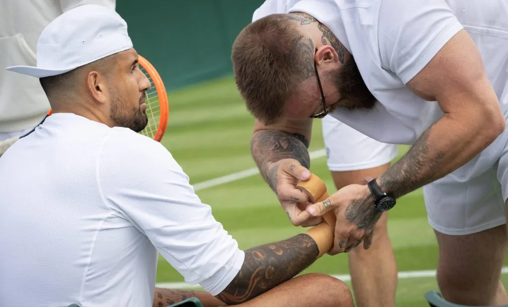 Kyrgios sufrió problemas en su muñeca. (Foto: IMAGO).