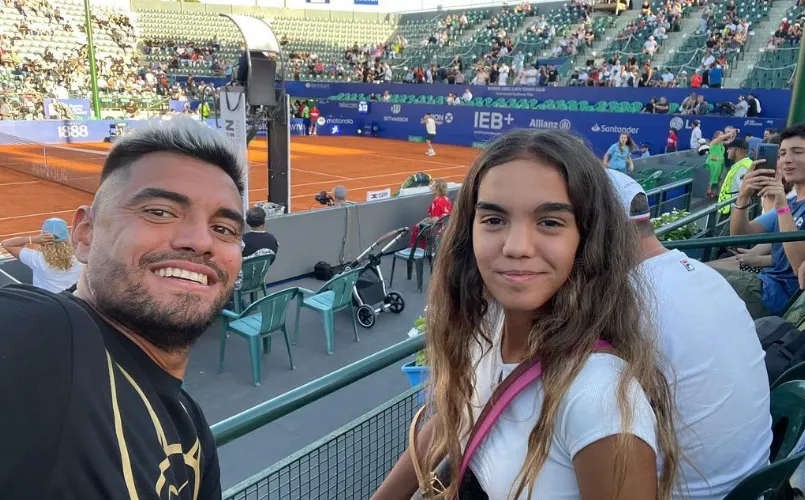 Romero y una de sus hijas viendo a Carlos Alcaraz en el ATP de Buenos Aires. (Foto: IG de Sergio Romero).