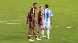 El cruce entre Messi y Soteldo.