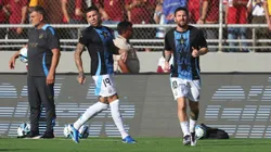 Los jugadores argentinos calentando en Maturín.