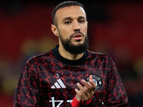 Noussair Mazraoui fue operado del corazón y será baja en Manchester United tras sufrir palpitaciones en pleno partido