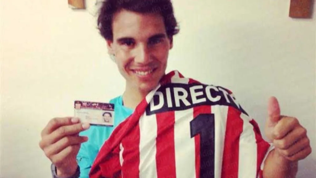 Rafael Nadal, hincha y socio de Estudiantes (X).