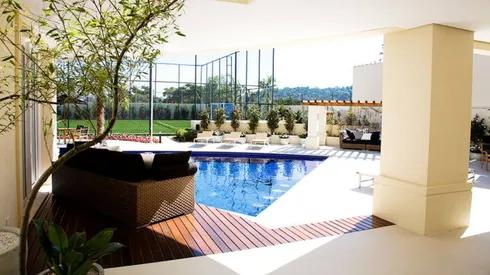 La impactante mansión de Cafú.