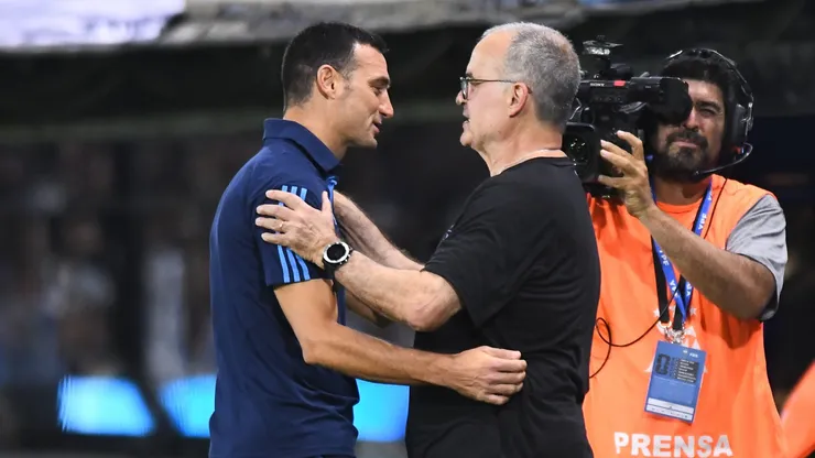 El deseo de Scaloni para Bielsa y Uruguay en plena crisis interna