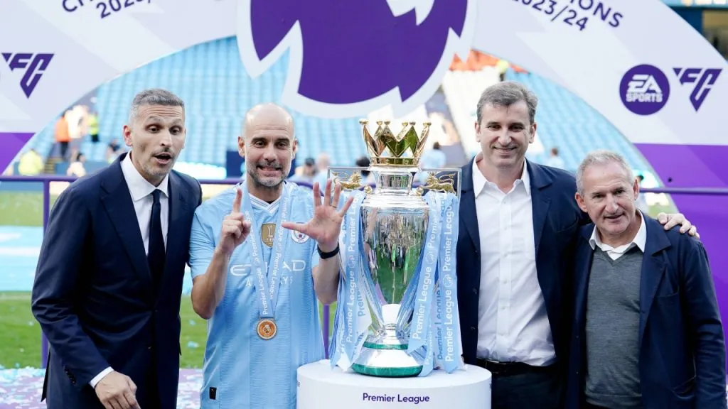 El dueño Khaldoon Al Mubarak, el DT Pep Guardiola, el CEO Ferran Soriano y el director deportivo Txiki Begiristain (IMAGO / PA Images).
