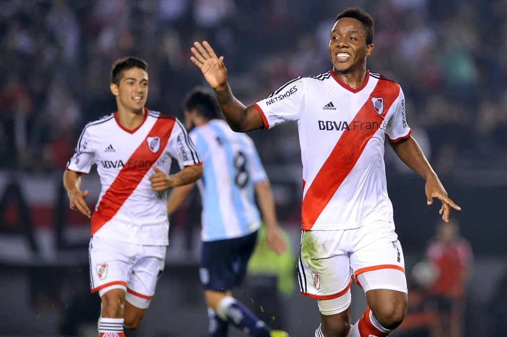 Carlos Carbonero celebra su gol ante Racing en un duelo que quedó para el Millonario por 3 a 2. (Foto: IMAGO).