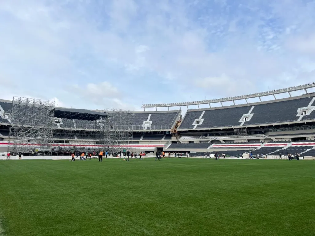 El campo de juego del Monumental tras los recitales. (Foto: @maxigrillo).