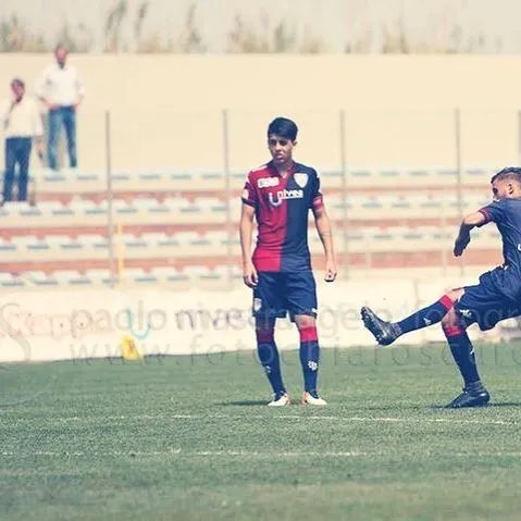 Santiago Colombatto en el Cagliari.