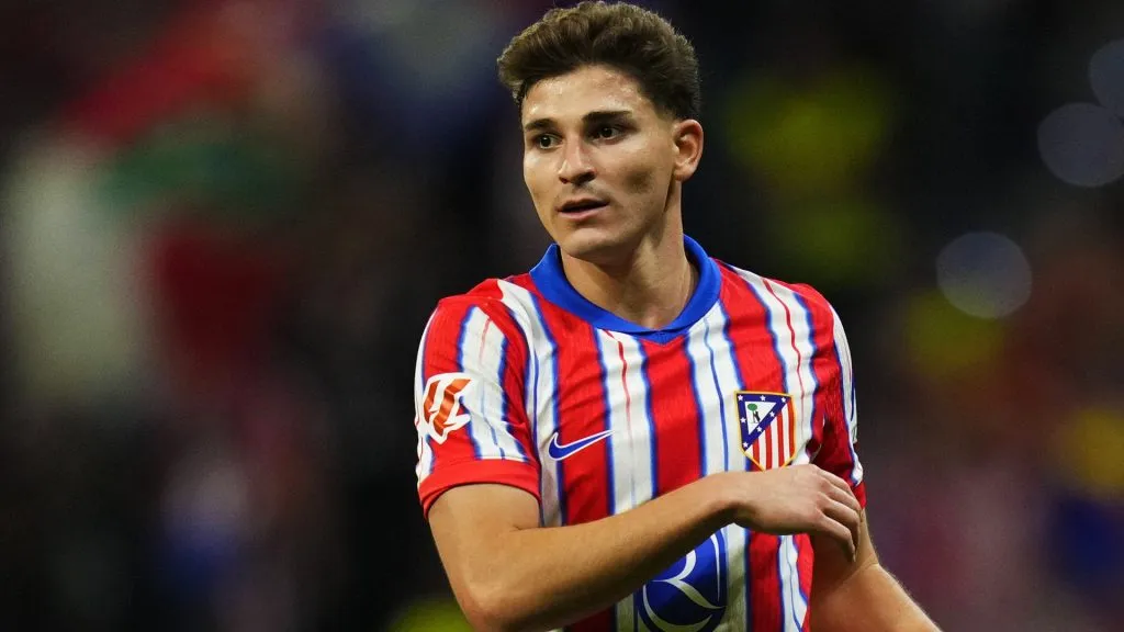 Julián Álvarez todavía no termina de adaptarse pero la prensa ya no lo ve como excusa. IMAGO