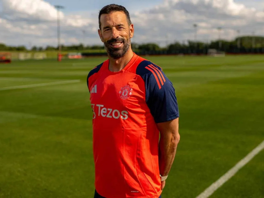 Van Nistelrooy regresó este año a Manchester pero como entrenador asistente y podría ser el sucesor de ten Hag.