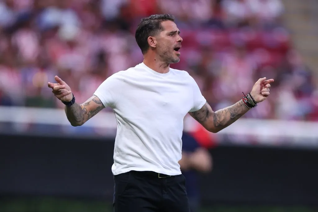 Fernando Gago es el principal candidato de Riquelme.