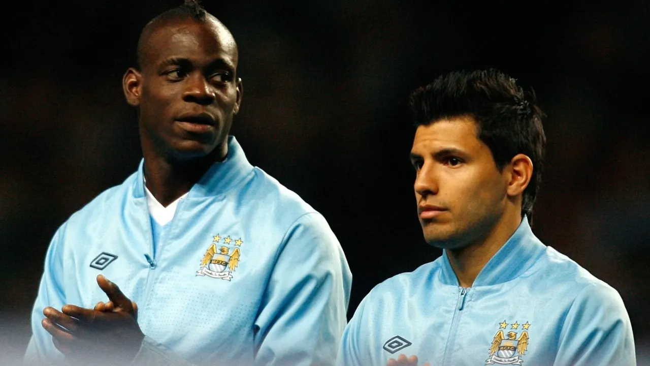 Mario Balotelli y Kun Agüero fueron compañeros en Manchester City (IMAGO / Sportimage).