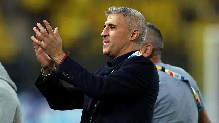 Hernán Crespo recibe una joya argentina para disputar el Mundial de Clubes con Al Ain