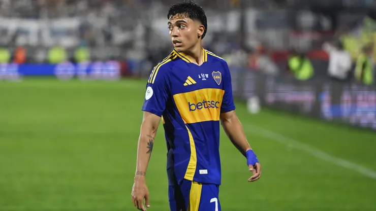 Exequiel Zeballos en el partido entre Boca Juniors y Gimnasia en los cuartos de final de la Copa Argentina 2024.