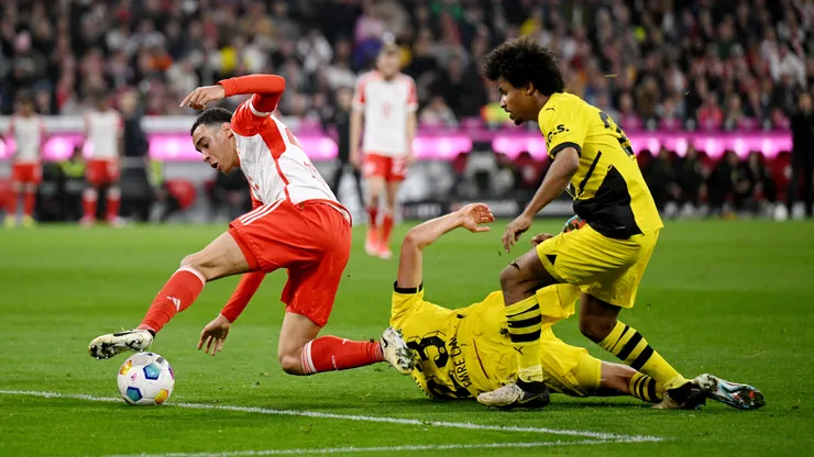 Jamal Musiala, Emre Can y Karim Adeyemi en el último partido entre Bayern Múnich y Borussia Dortmund.