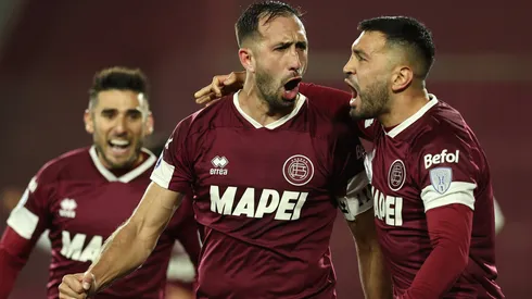 Carlos Izquierdoz festeja su gol contra Liga de Quito en la Copa Sudamericana 2024.