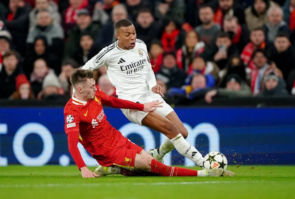 La entrada de Bradley a Mbappé, para Henry, lo fue todo. IMAGO