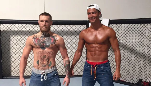Cristiano Ronaldo en una colaboración con Conor McGregor, ex campeón de UFC.
