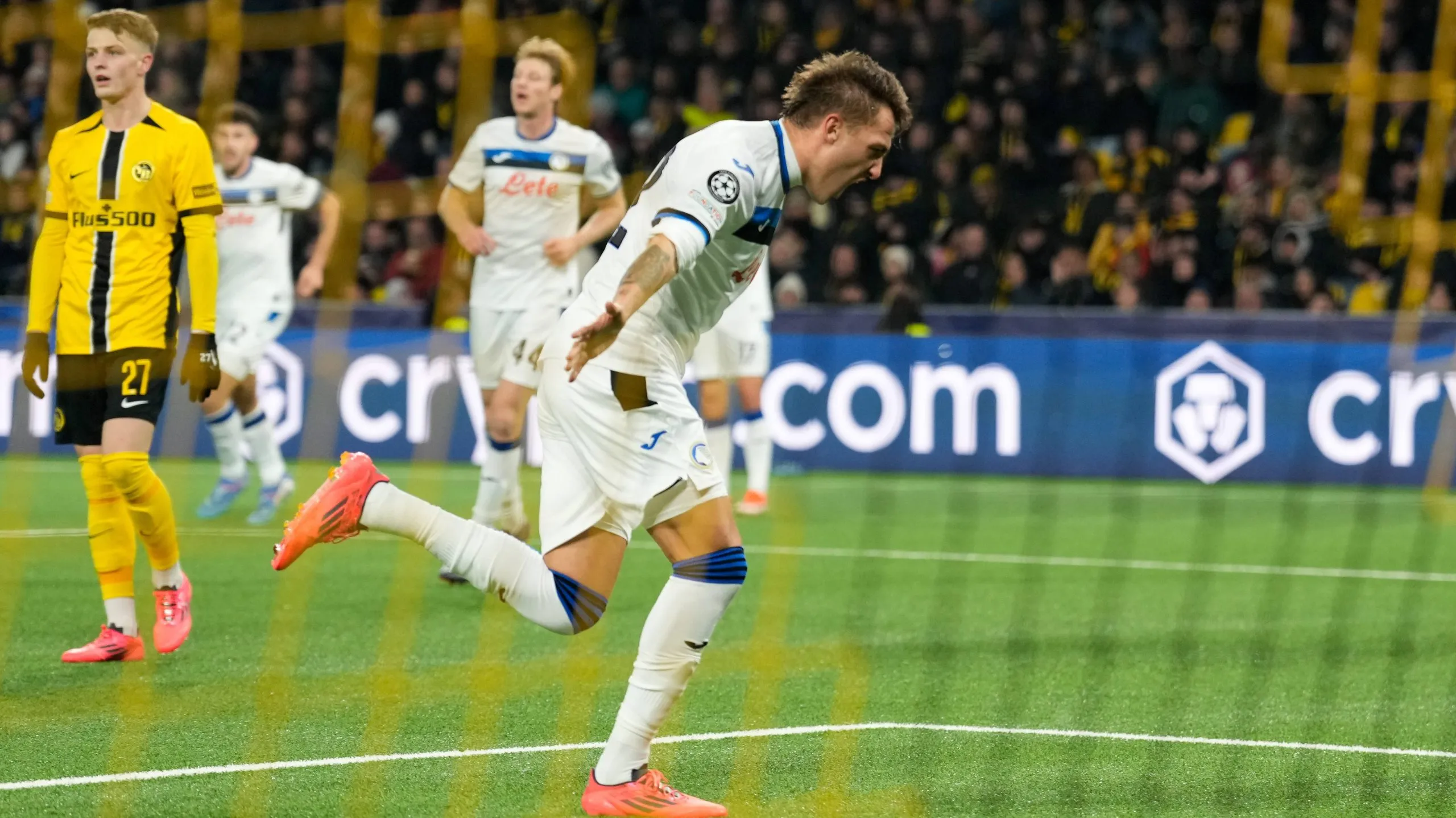 Mateo Retegui en la celebración de su segundo gol vs. Young Boys.