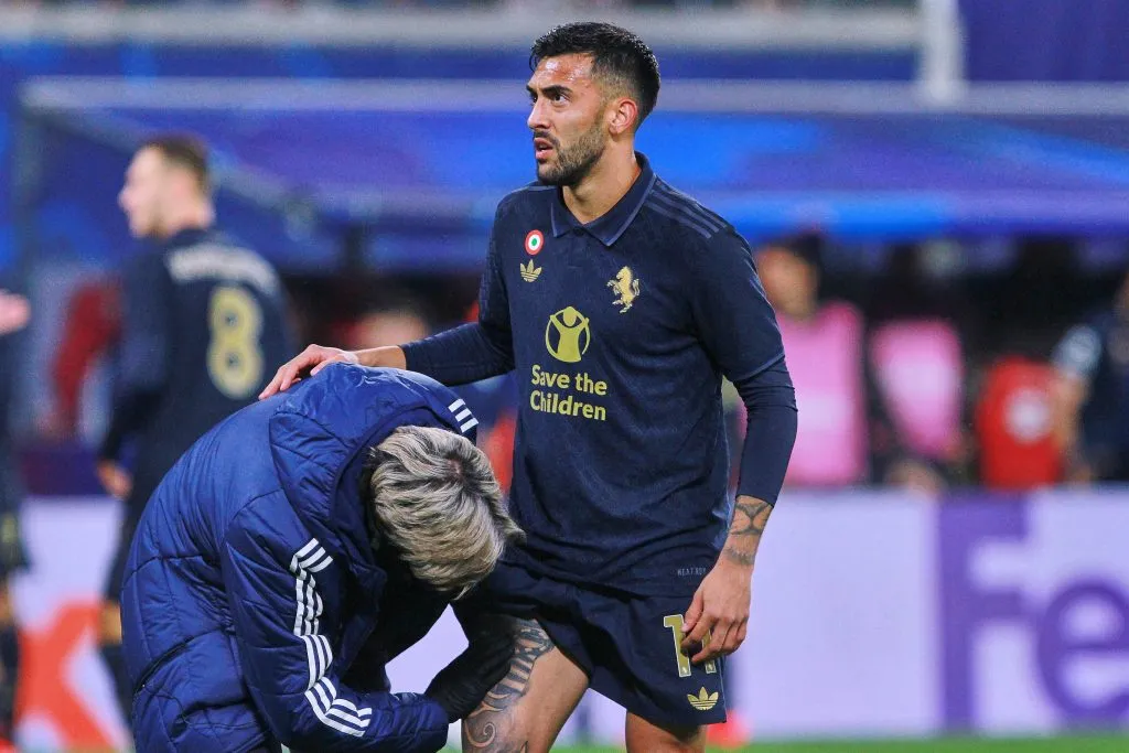 Nico González en el momento que sufrió la molestia muscular a los 12 minutos del partido con el Leipzig el 2 de octubre. Desde entonces no volvió a lucir la camiseta de la Juventus.