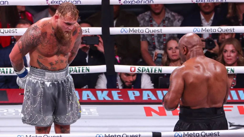 Jake Paul y Mike Tyson en el último round de la pelea