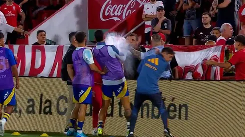 La agresión de hinchas de Huracán a Rojo.