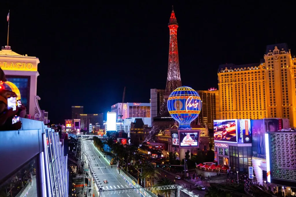El circuito callejero del GP de Las Vegas transita lugares históricos de la ciudad. (Imago)