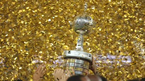 El trofeo de la Copa Libertadores.
