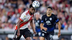 Miguel Borja y Luciano Abecasis en el partido entre River Plate e Independiente Rivadavia en la Copa de la Liga 2024.