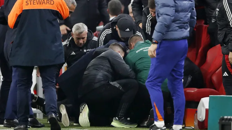 Ádám Szalai, ayudante de campo de Marco Rossi, se descompensó en pleno partido.
