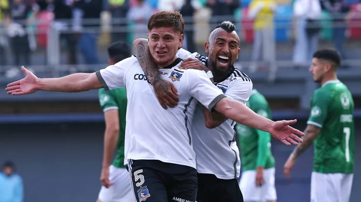 Leonardo Gil, junto a Arturo Vidal, jugadores de Colo Colo.