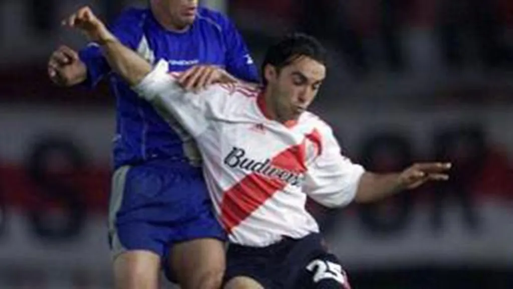 El lateral se sorprendió con la contratación… la gente también (Twitter/X)