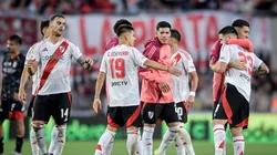 BUENOS AIRES, ARGENTINA - NOVEMBER 10: Players of River Plate celebrates after winning the Liga Profesional 2024 match against Barracas Central at Estadio M·s Monumental Antonio Vespucio Liberti on November 10, 2024 in Buenos Aires, Argentina. (Photo by Marcelo Endelli/Getty Images)