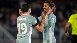 Julián Álvarez junto a Antoine Griezmann.