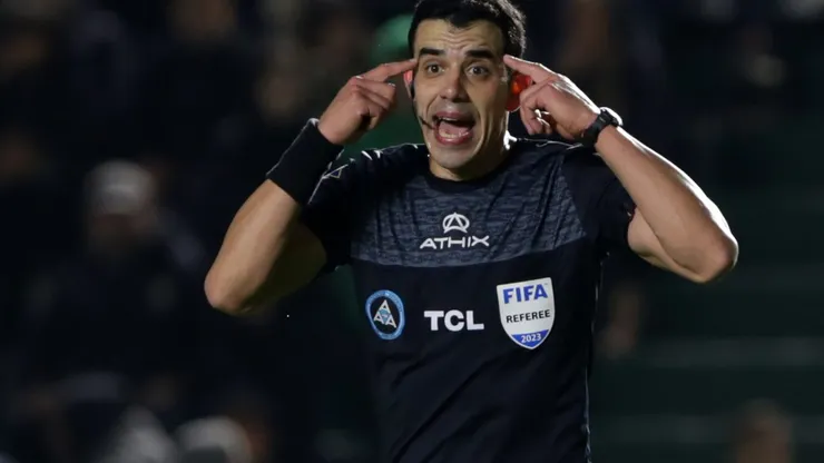 Leandro Rey Hilfer, el árbitro de Estudiantes de La Plata vs. Boca. (Getty Images)