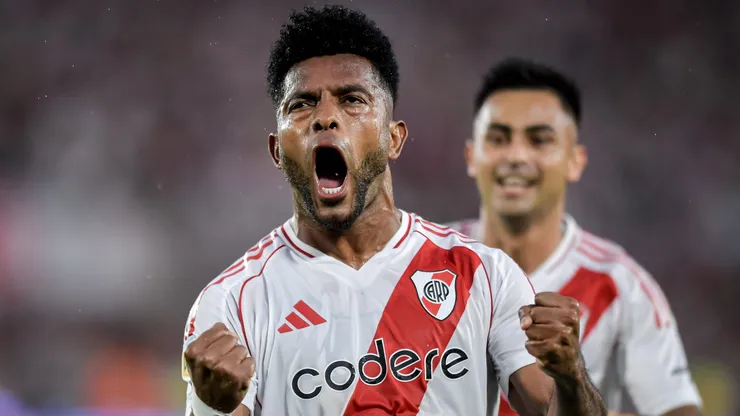 River goleó a Barracas Central en el Monumental.