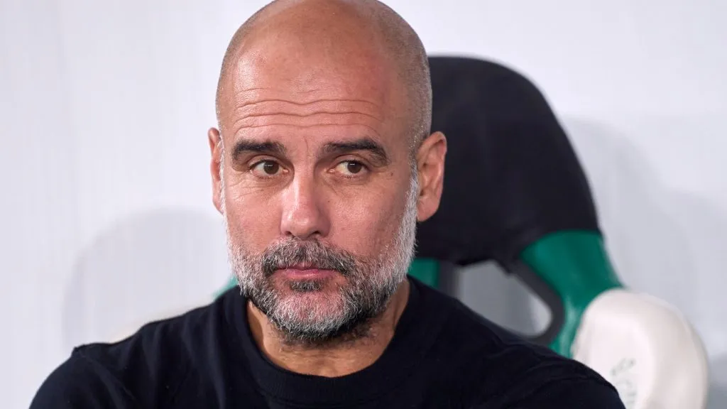 Pep Guardiola, en el banco de suplentes del Estadio Jose Alvalade (IMAGO / NurPhoto).