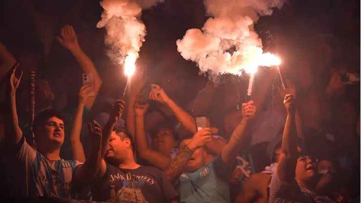 Los hinchas de Racing en el Cilindro.